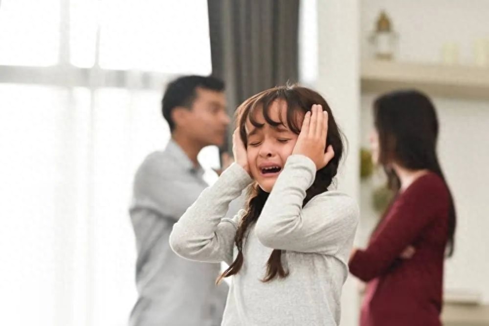 控制型父母：孩子成长路上的隐形枷锁，如何破解？-苏小兵家庭教育